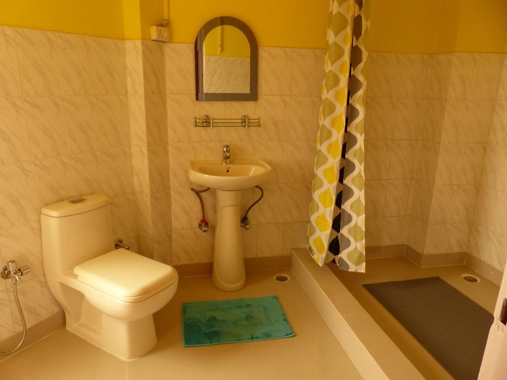 Mykonos Guest House And Spa New Delhi Bagian luar foto